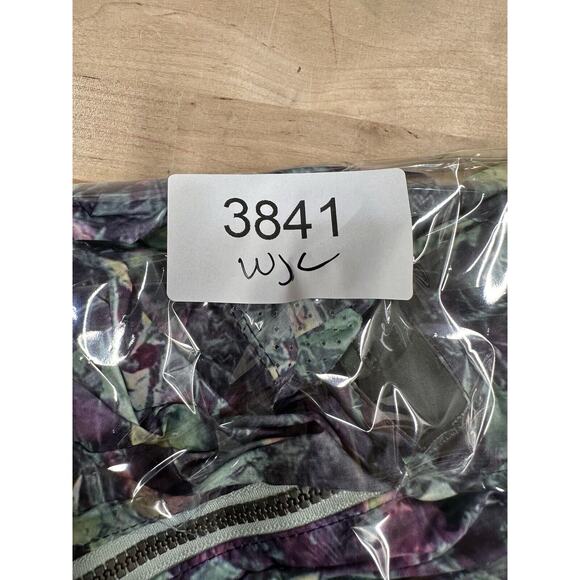 Lululemon Miss Misty Jacket II Iridescent Multicolor Lightweight Rain Size 6 EUC - Picture 12 of 12